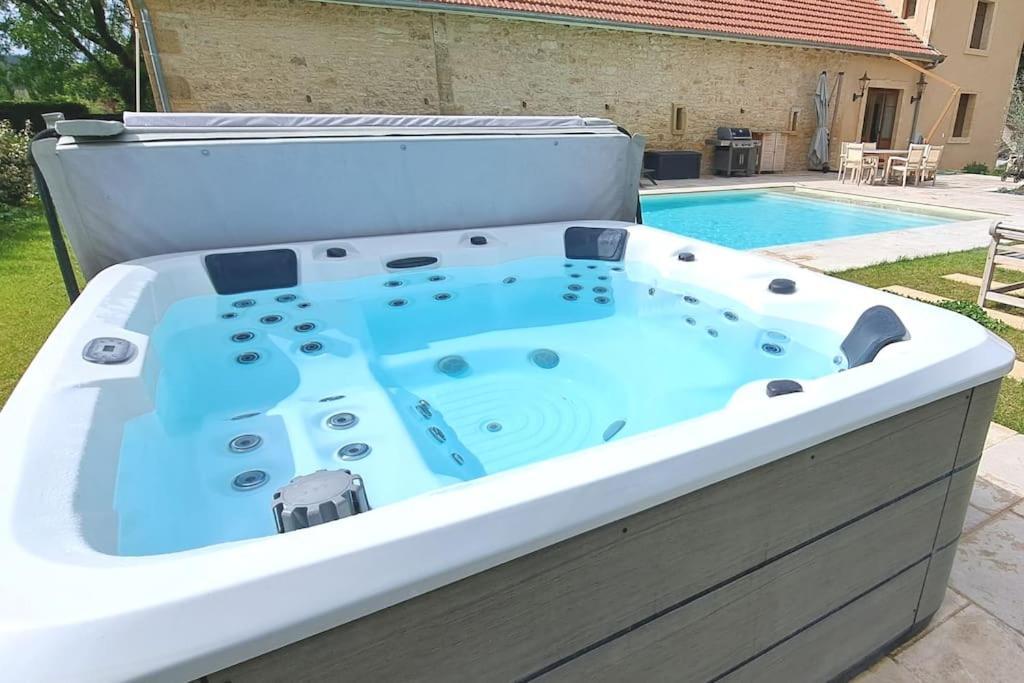 Guardian House Of Chateau Monteil With Heated Pool And Jacuzzi Villa Calviac-en-Perigord Exterior photo